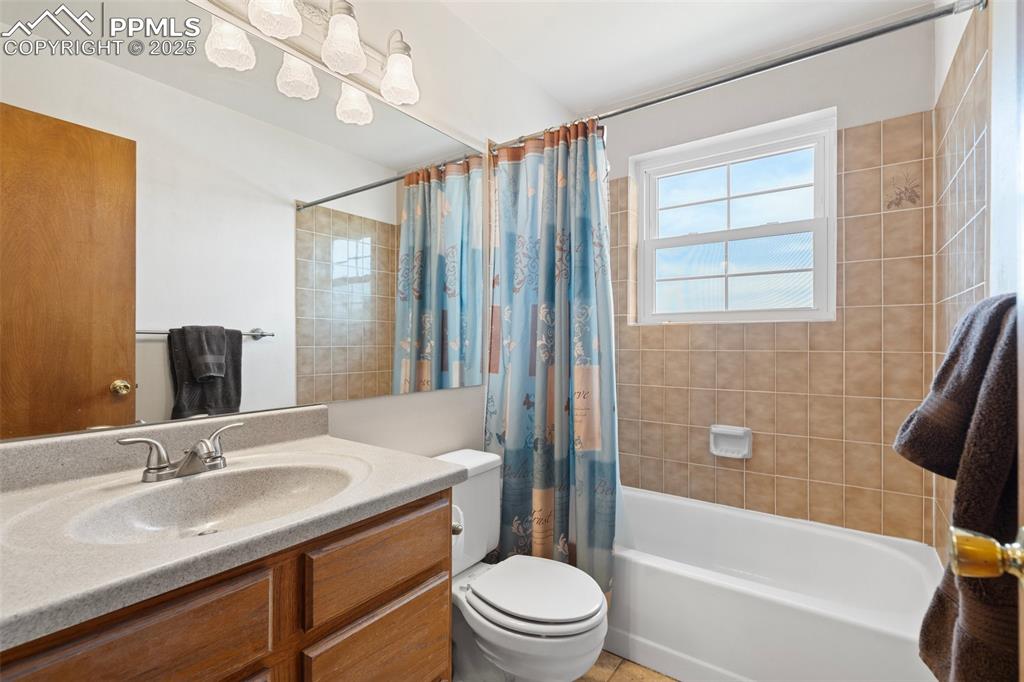 Image 39 of 46: Bathroom