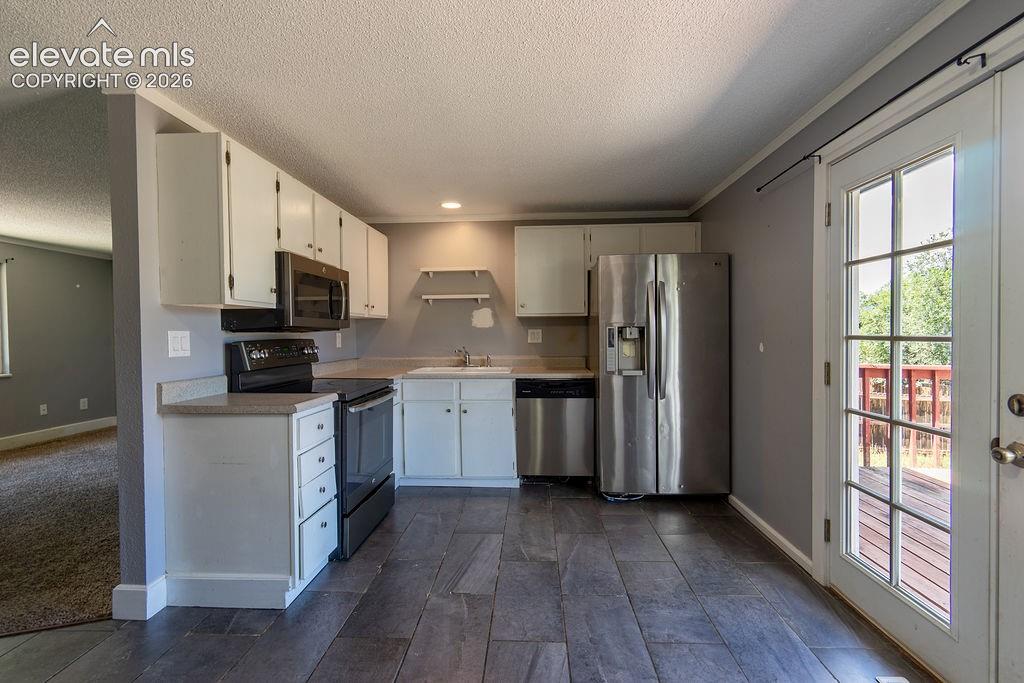Image 3 of 17: Kitchen