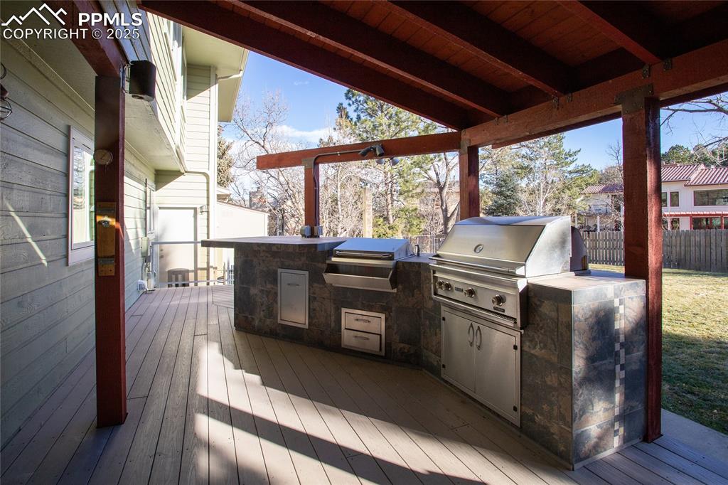 Image 19 of 50: Covered outdoor kitchen