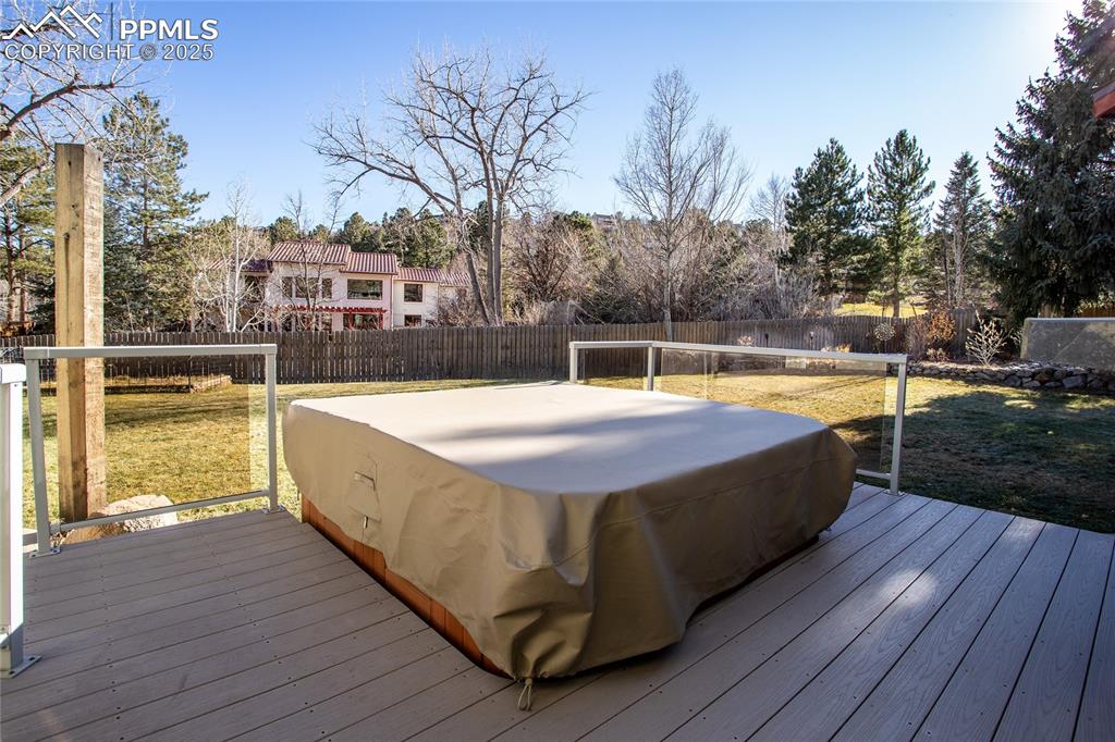 Image 22 of 50: Large Hot Tub