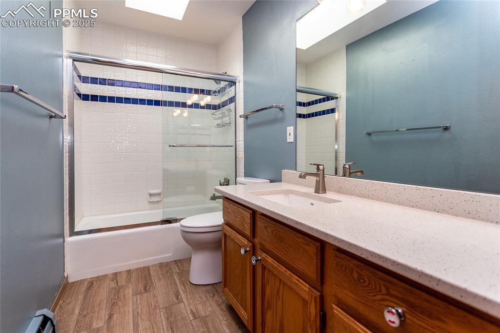 Image 34 of 50: Upper level bathroom