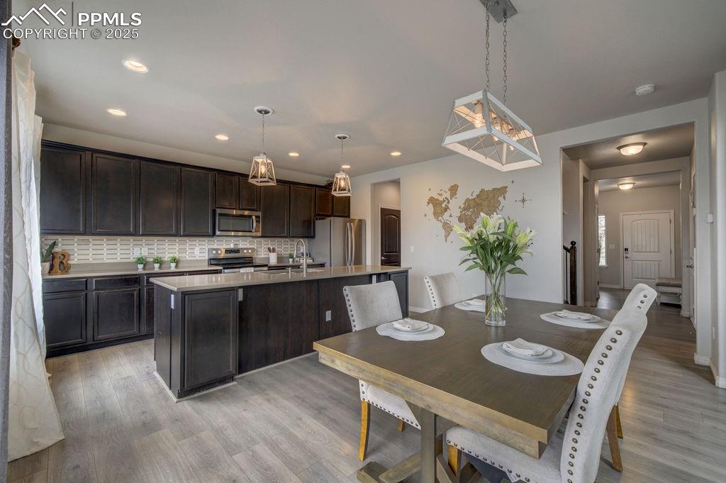 Image 13 of 48: Dining Area