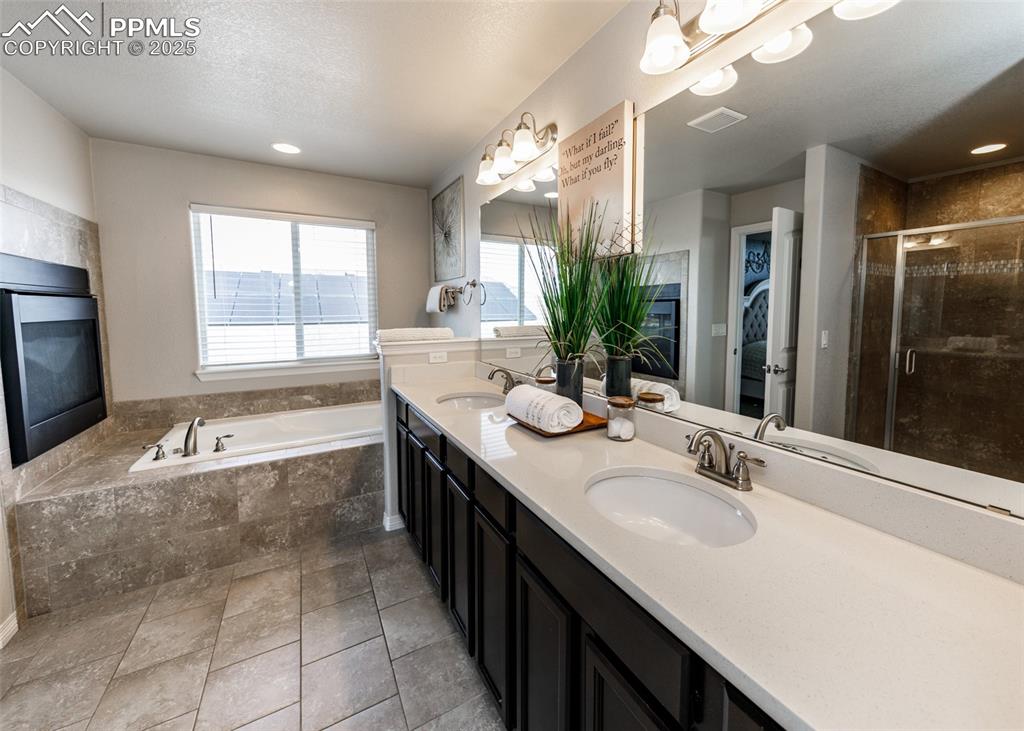 Image 27 of 48: Bathroom