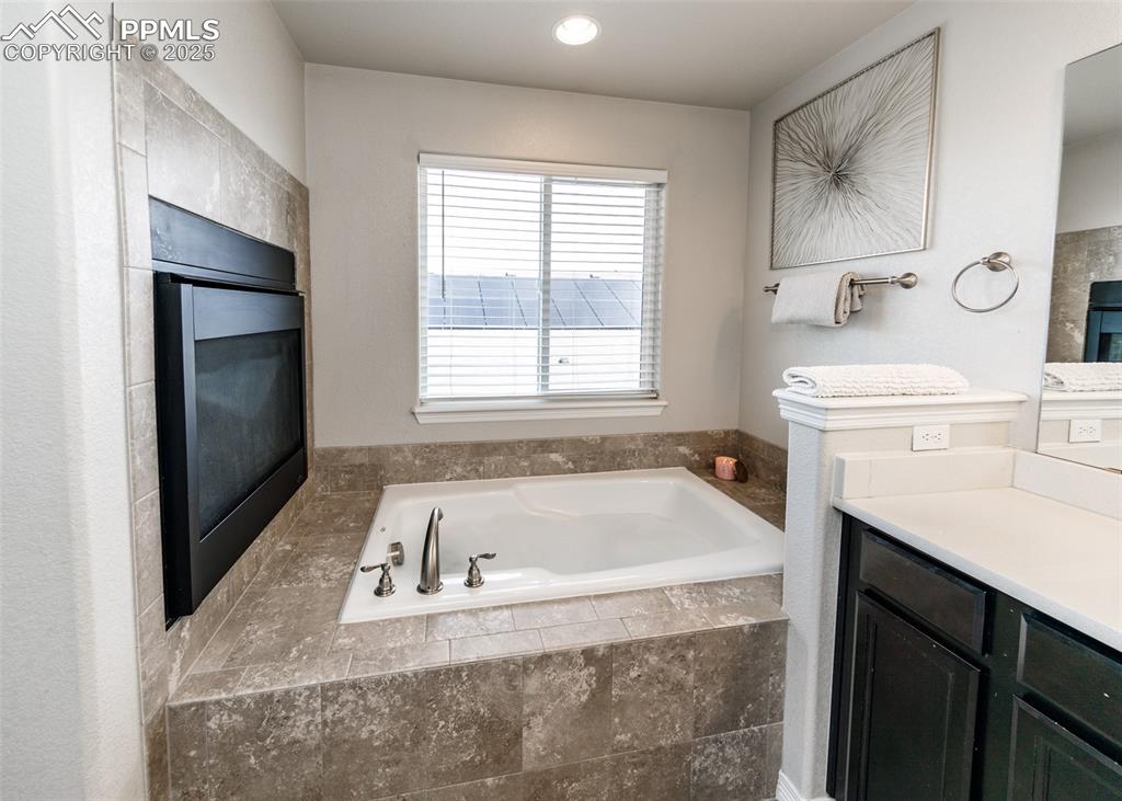 Image 28 of 48: Bathroom