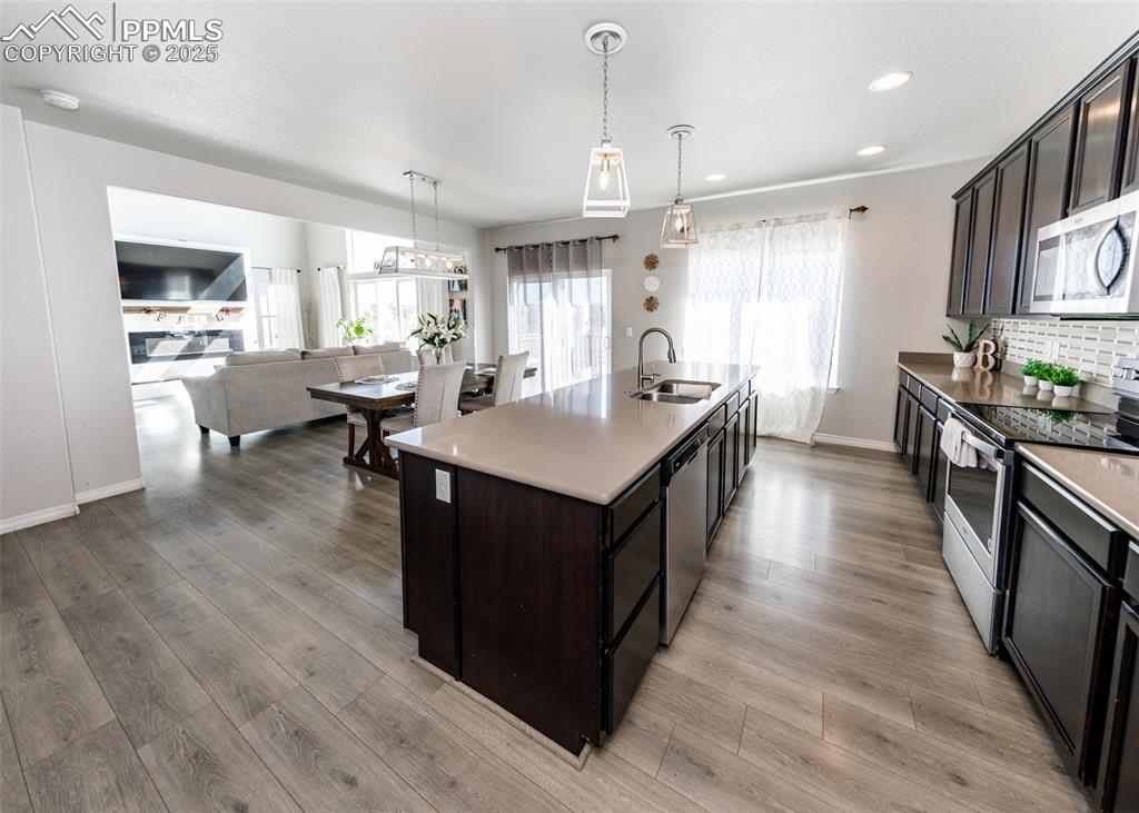 Image 29 of 48: Kitchen