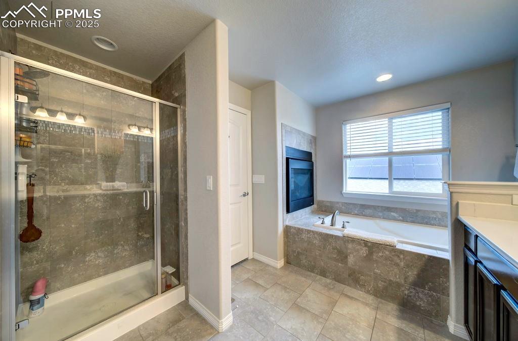 Image 30 of 48: Bathroom