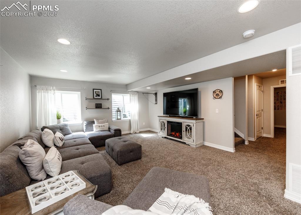 Image 37 of 48: Living Room