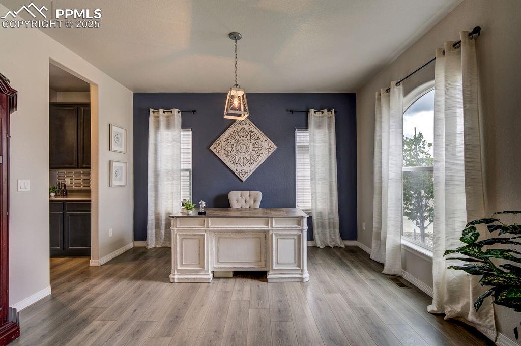 Image 4 of 48: Dining Area