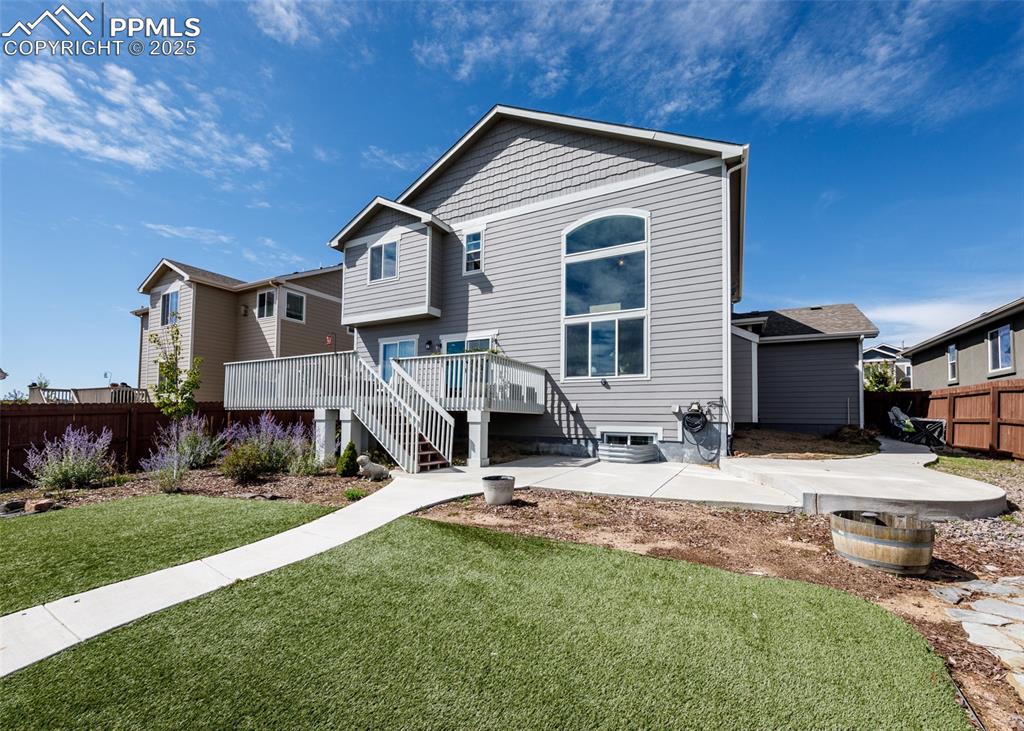 Image 46 of 48: Back of Structure