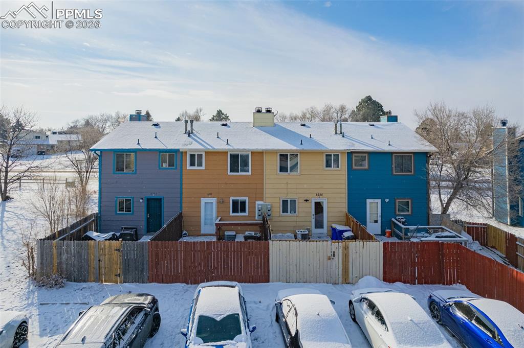 Image 17 of 30: Back of Structure