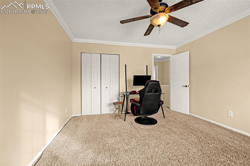 Image 23 of 30: Bedroom