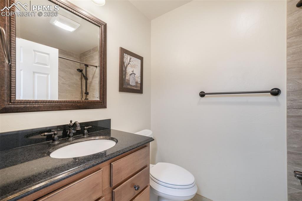 Image 16 of 50: Bathroom