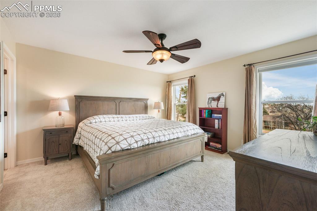 Image 21 of 50: Bedroom