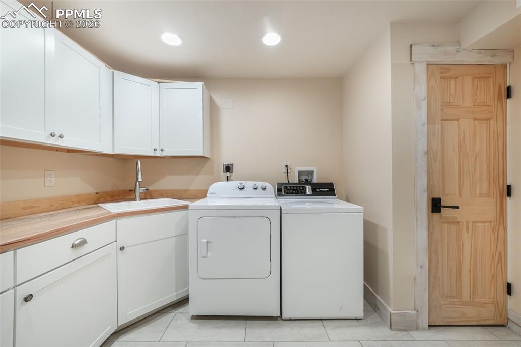 Image 26 of 50: Laundry