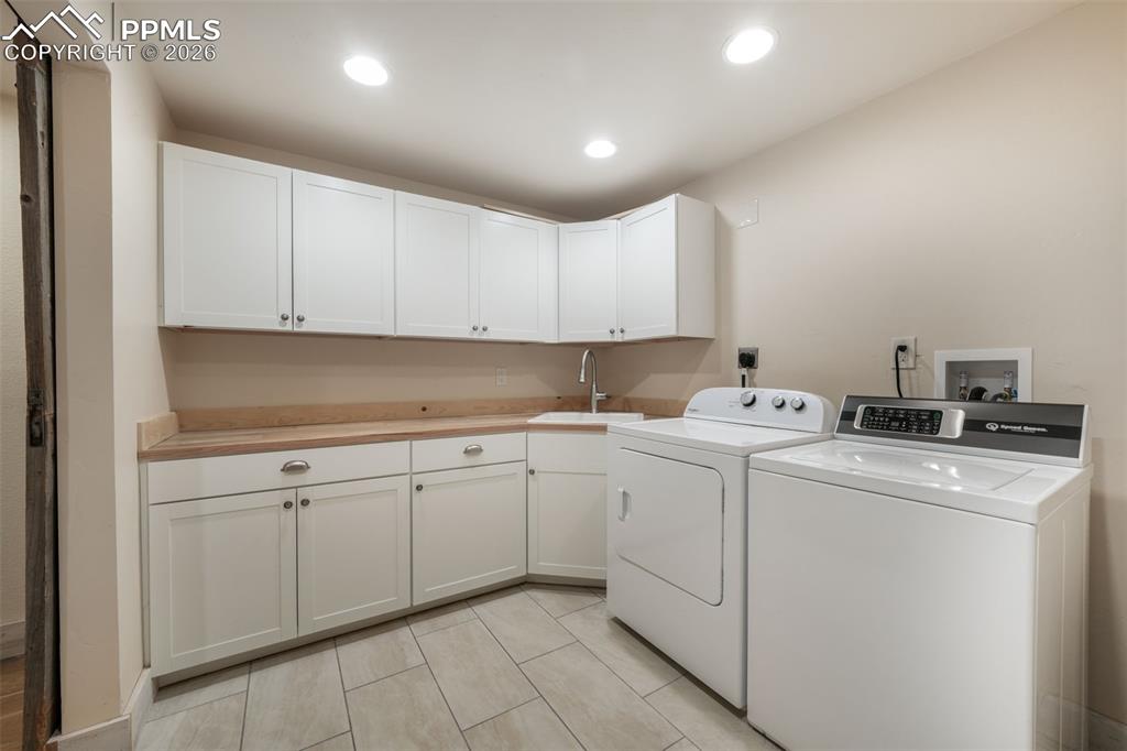 Image 27 of 50: Laundry