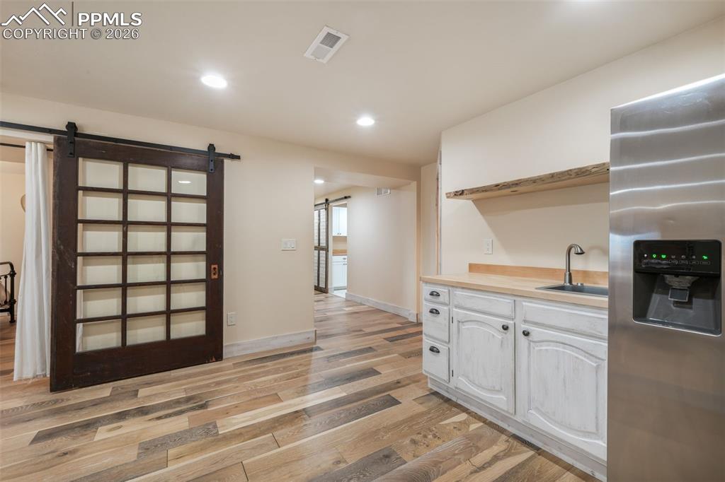 Image 32 of 50: Kitchen