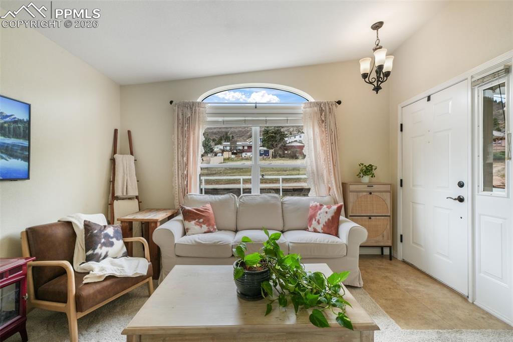 Image 5 of 50: Living Room