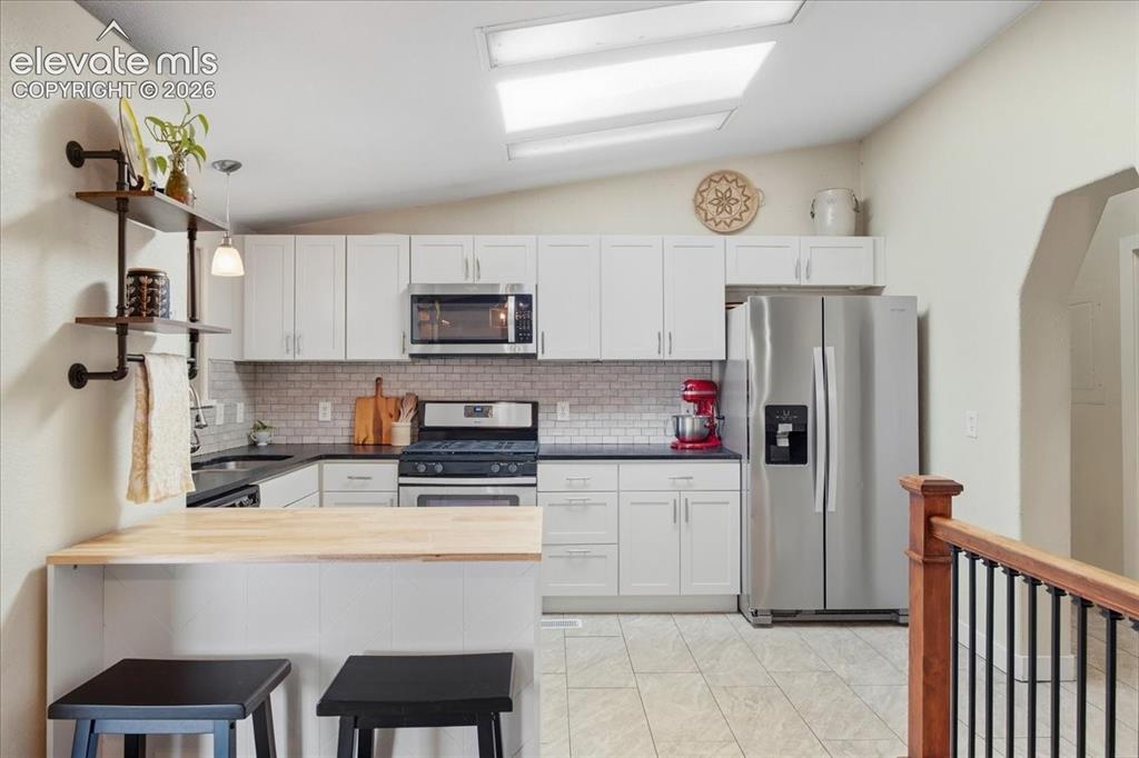 Image 13 of 45: Kitchen