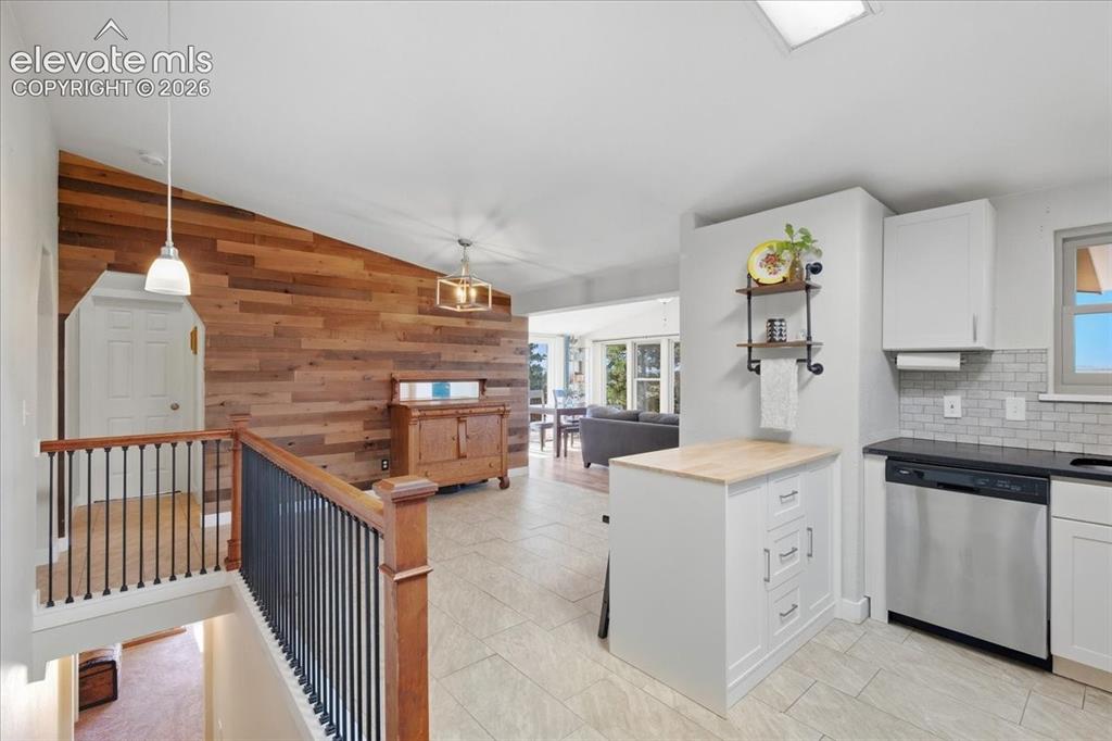 Image 16 of 45: Kitchen