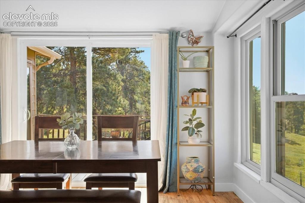Image 6 of 45: Dining Area