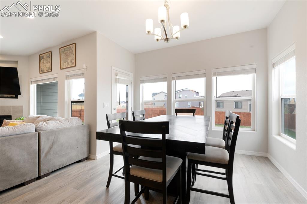 Image 11 of 35: Dining Area