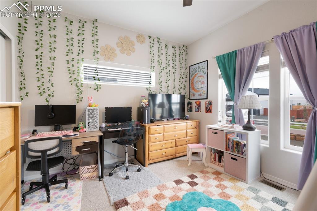 Image 16 of 35: Bedroom