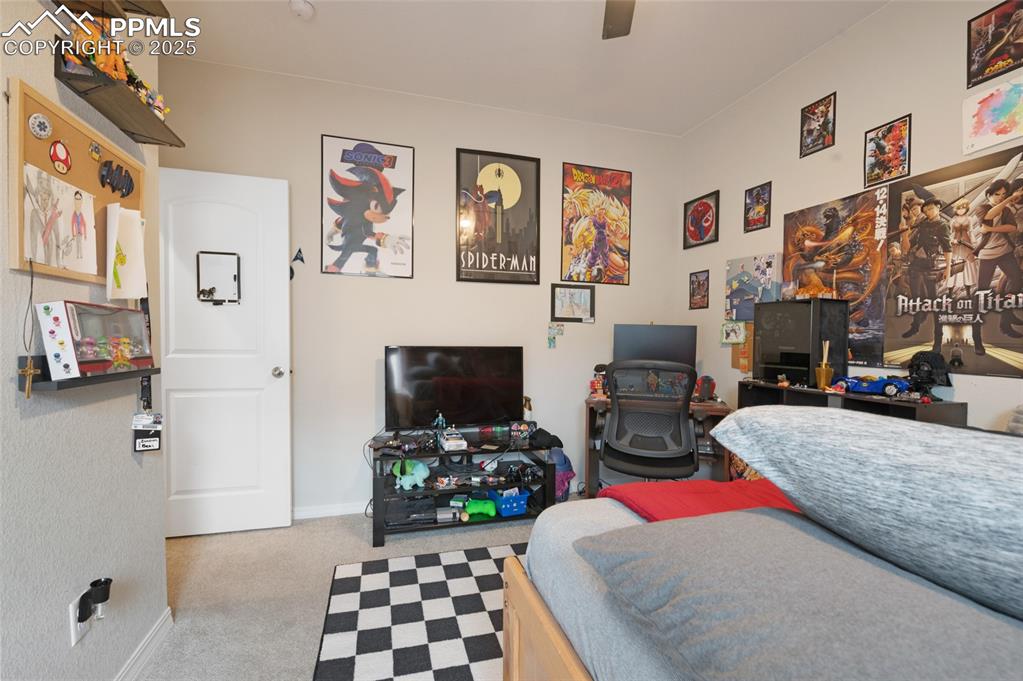 Image 18 of 35: Bedroom