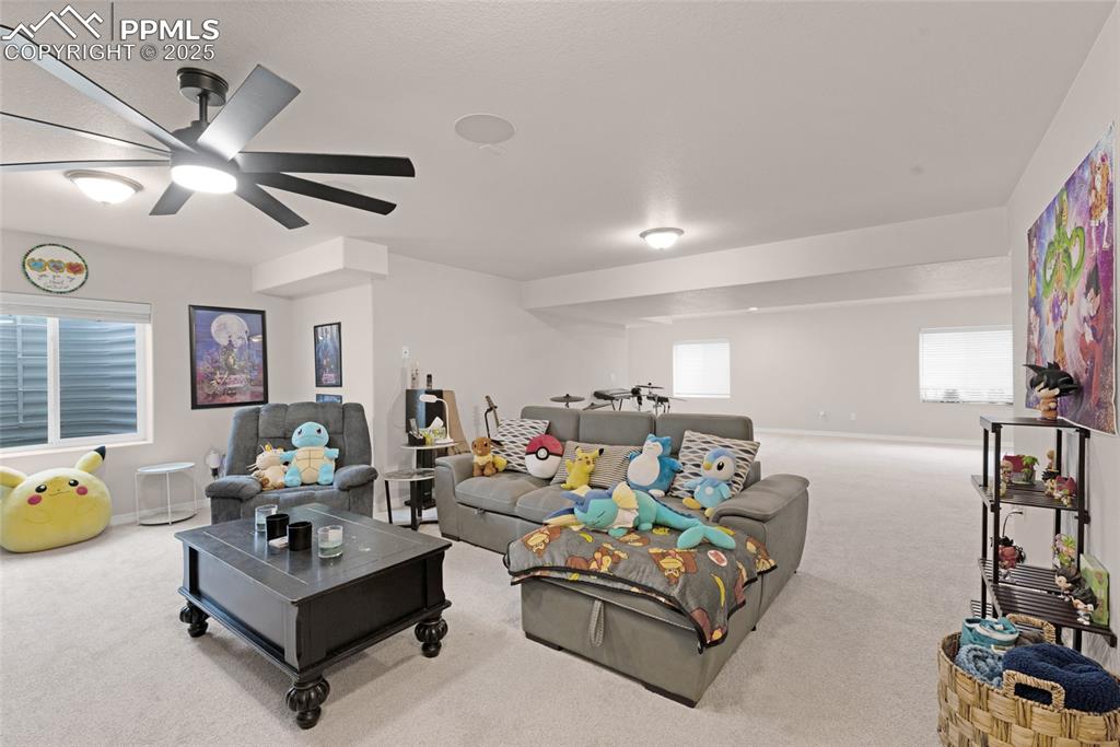 Image 21 of 35: Family Room