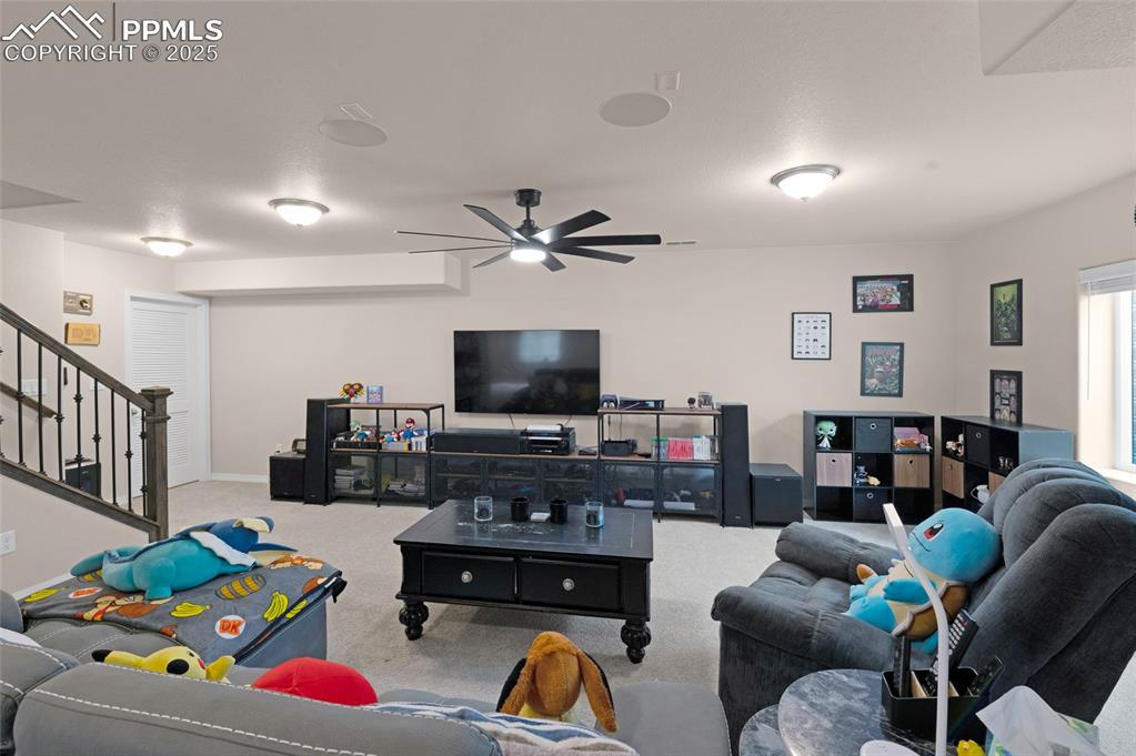 Image 23 of 35: Family Room