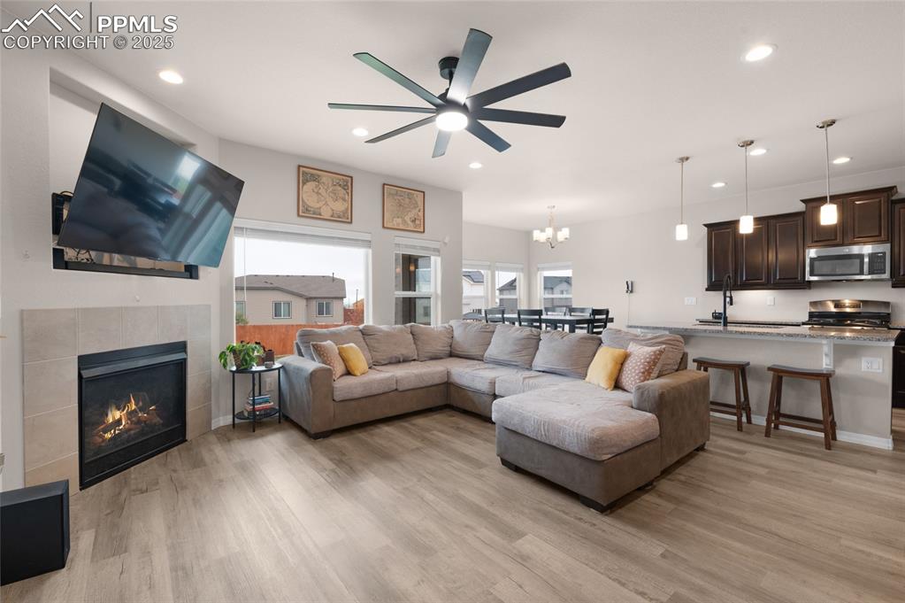 Image 3 of 35: Living Room