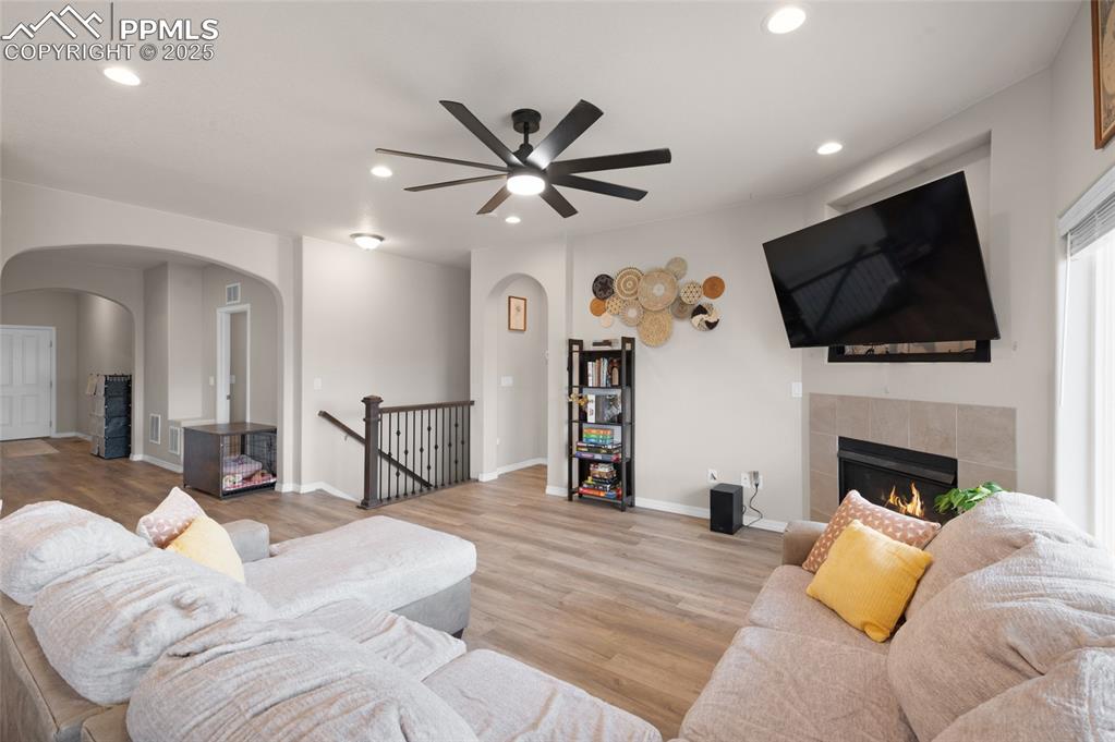 Image 6 of 35: Living Room