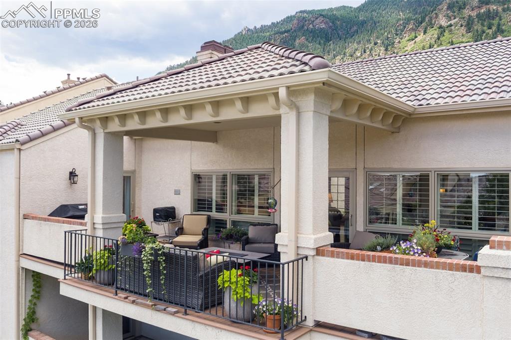 Image 10 of 50: Enjoy that special meal in the formal dining room with access to the large 