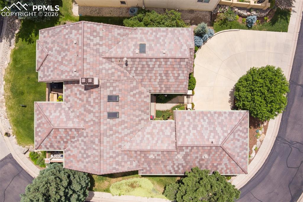 Image 50 of 50: Wonderful detached home with mature landscaping makes for a relaxing enviro