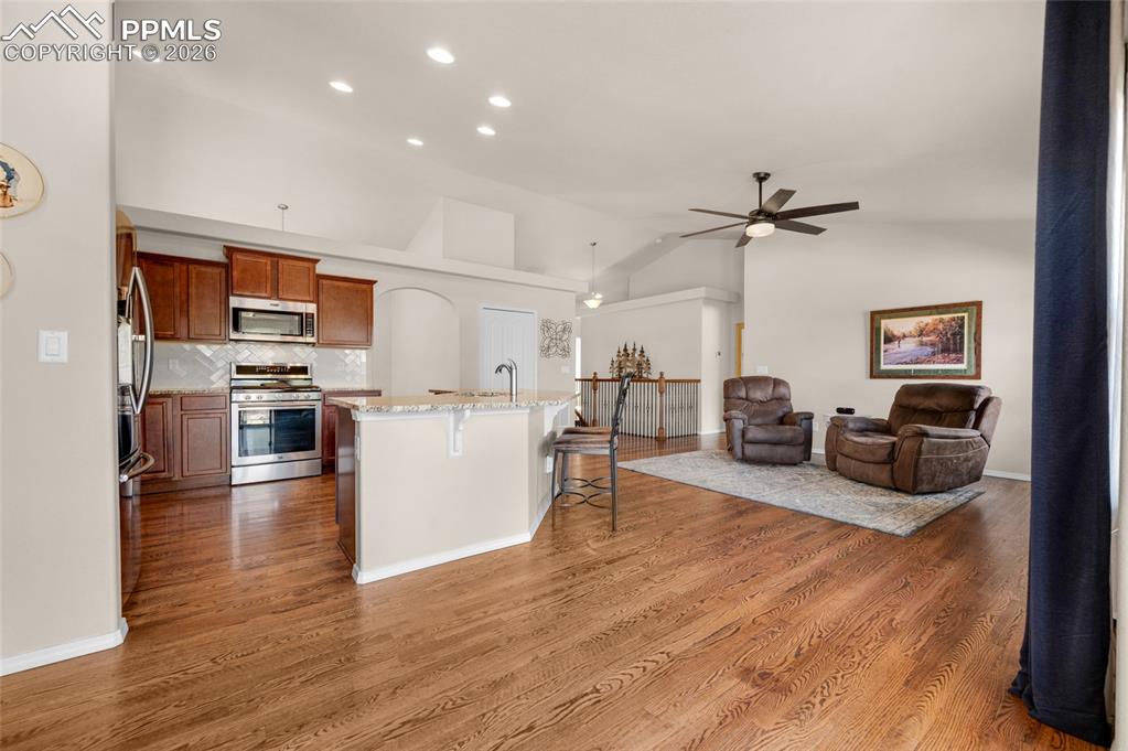 Image 10 of 44: Kitchen