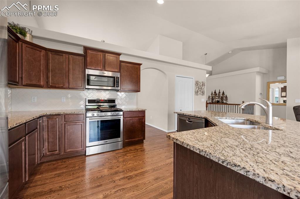 Image 11 of 44: Kitchen