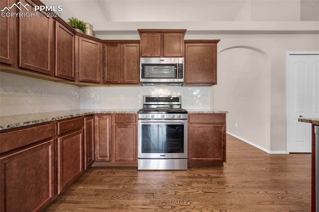 Image 13 of 44: Kitchen