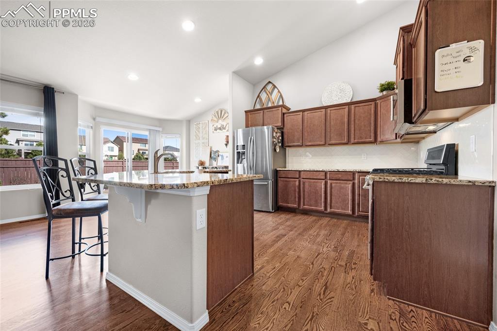 Image 14 of 44: Kitchen