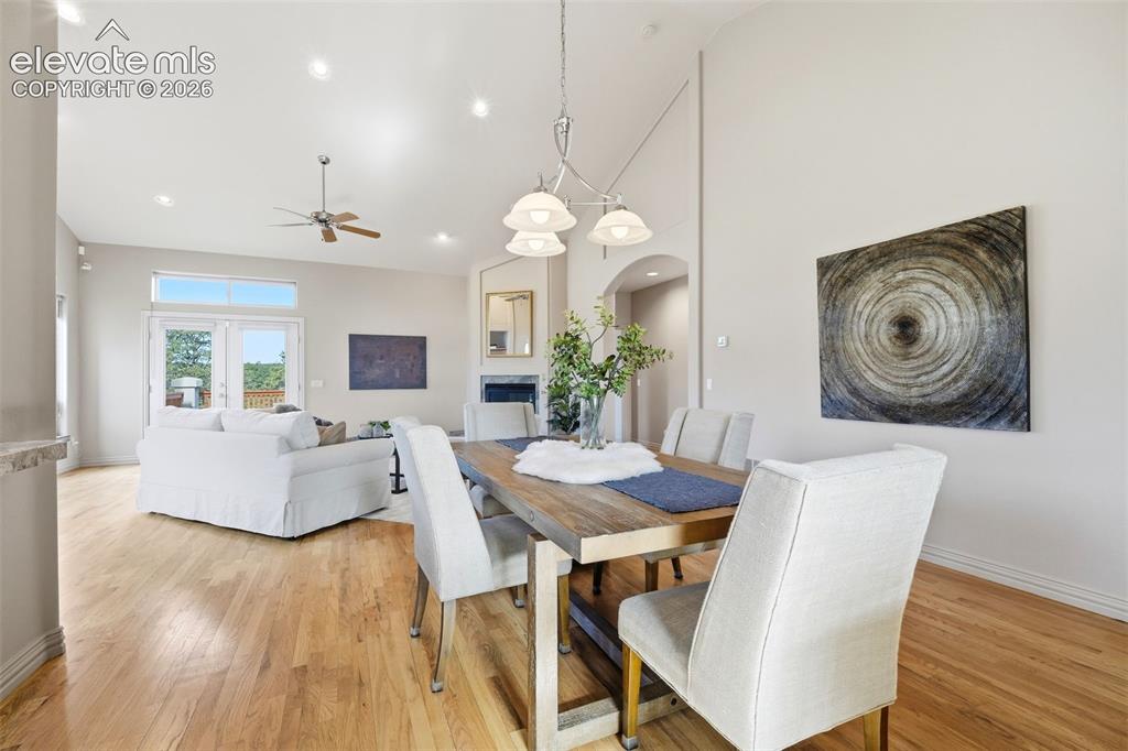 Image 11 of 46: Dining Area