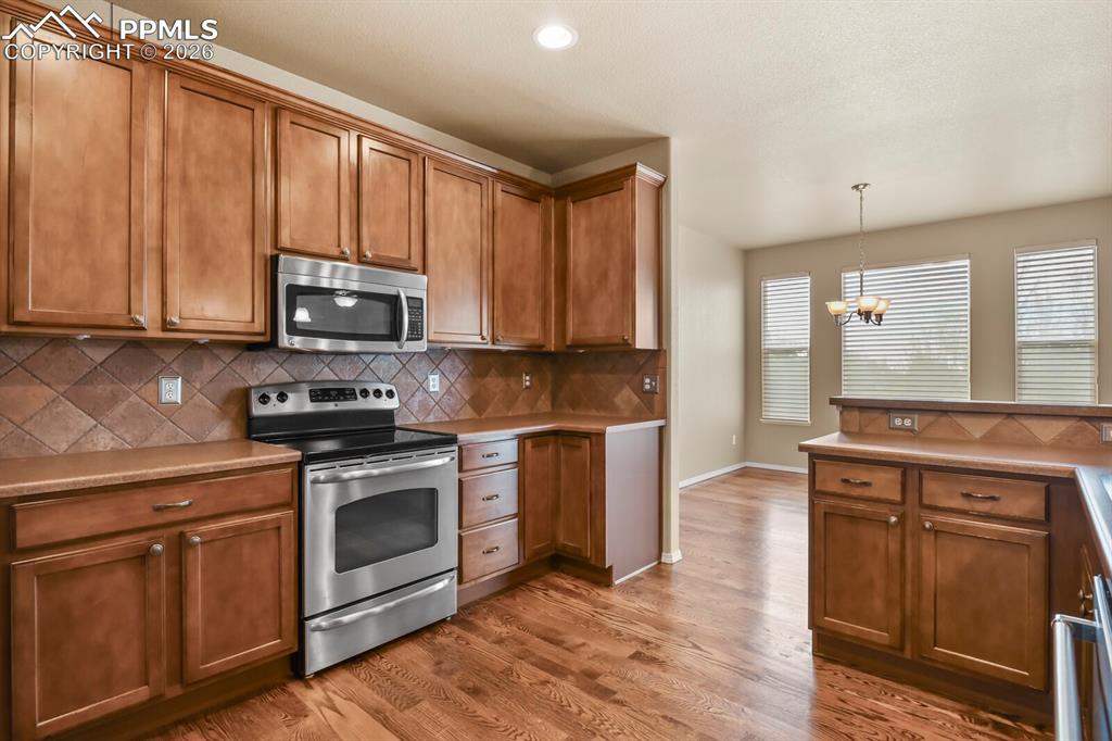 Image 12 of 42: Kitchen