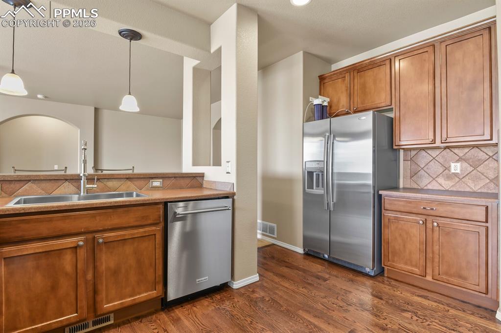 Image 14 of 42: Kitchen