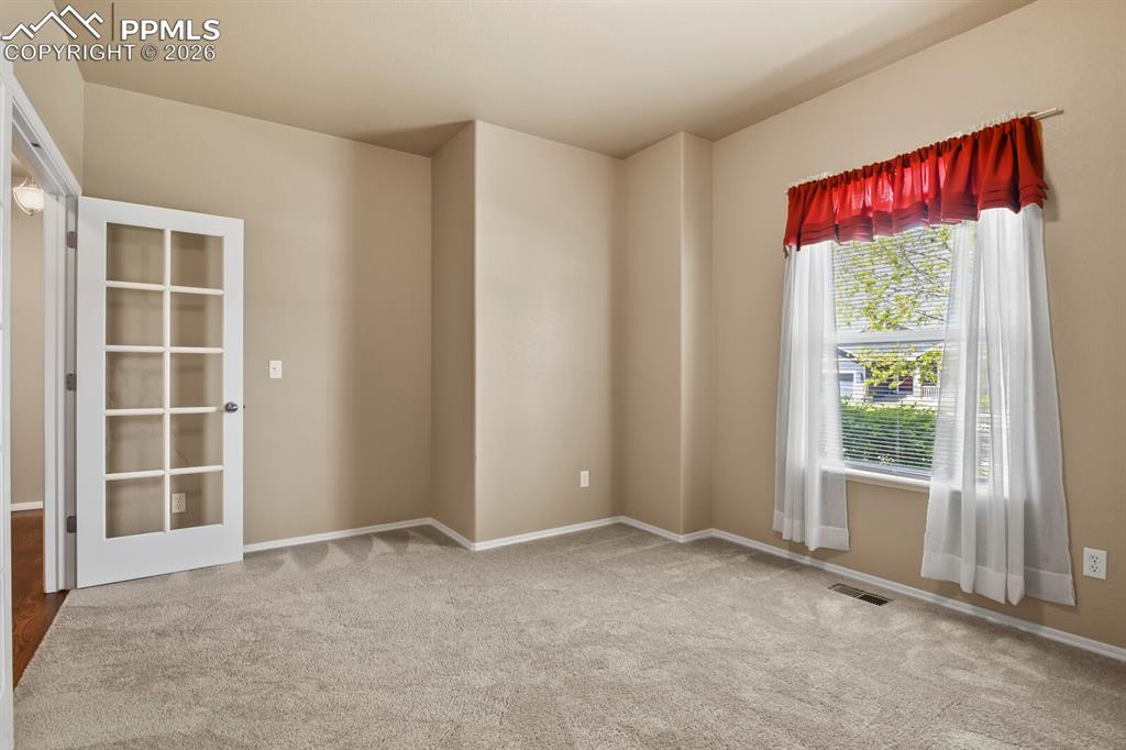 Image 22 of 42: Office