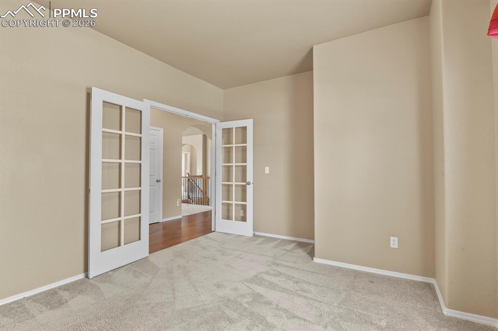 Image 23 of 42: Office