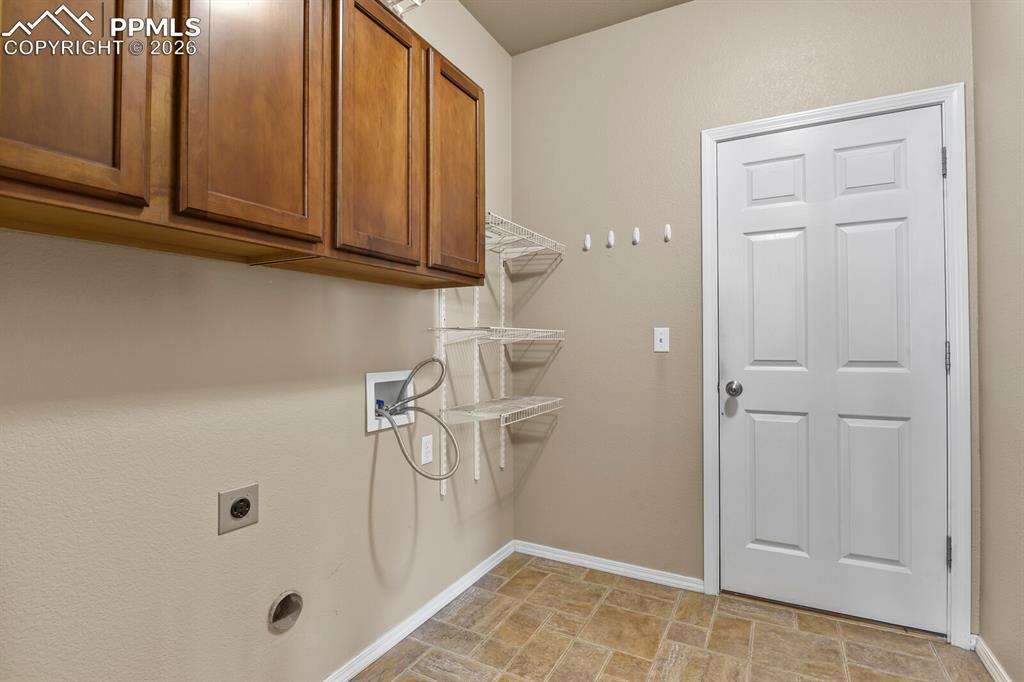 Image 25 of 42: Large laundry/Mud room