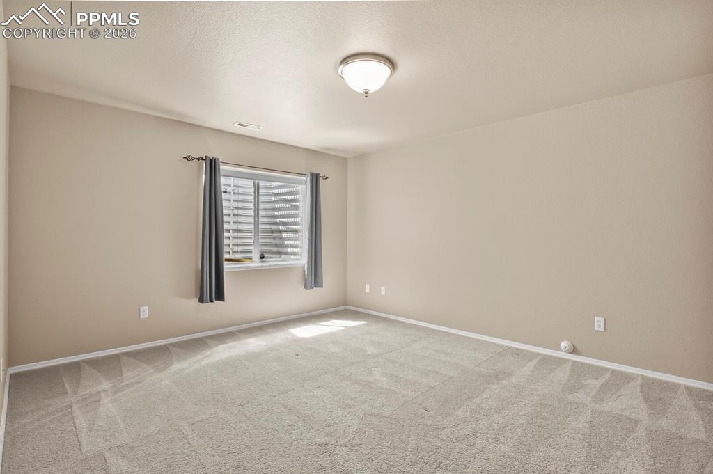 Image 30 of 42: Bedroom number 3