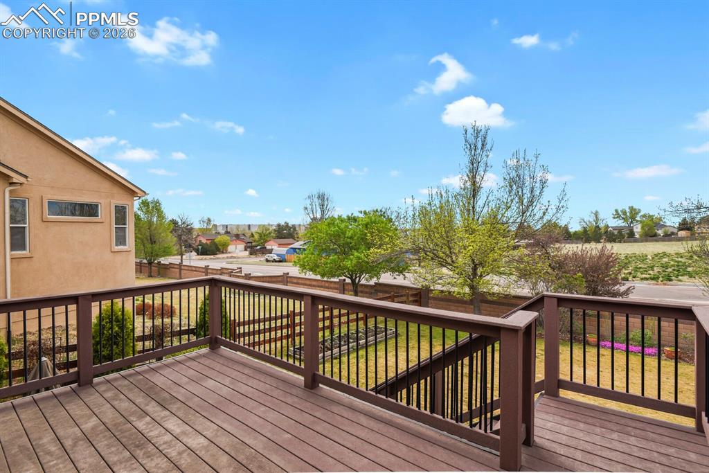 Image 34 of 42: Deck