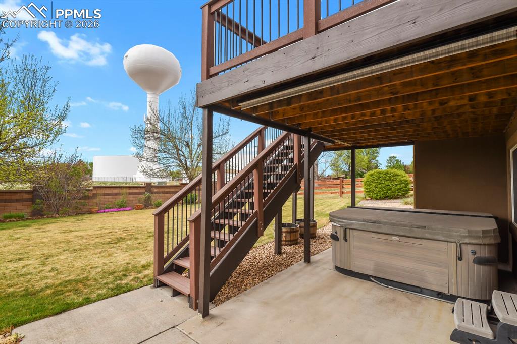 Image 36 of 42: Patio