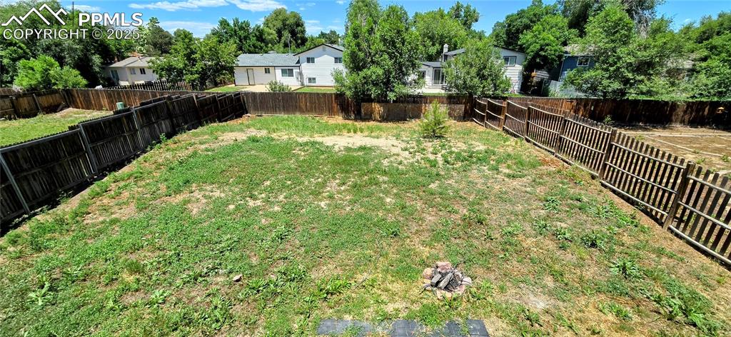 Image 18 of 24: Large, Fenced backyard