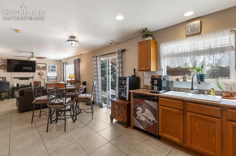 Image 10 of 27: Kitchen