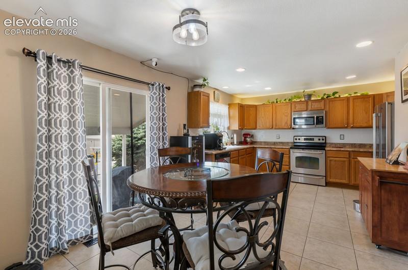 Image 12 of 27: Dining Area