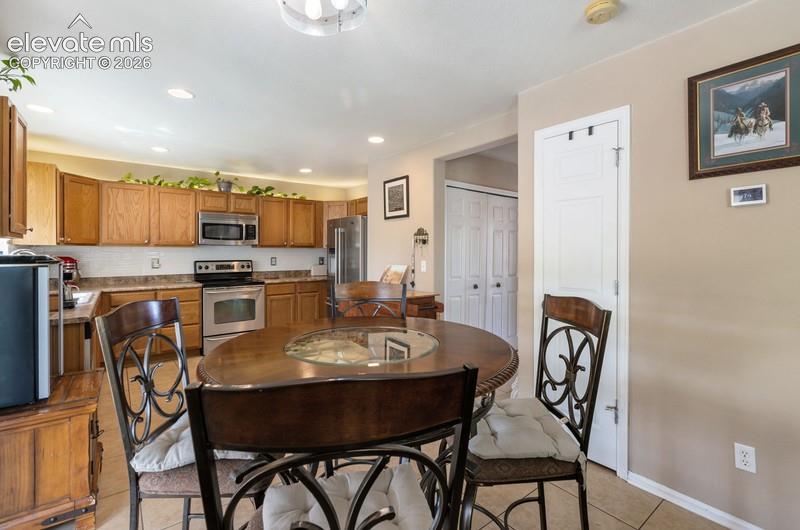 Image 13 of 27: Dining Area